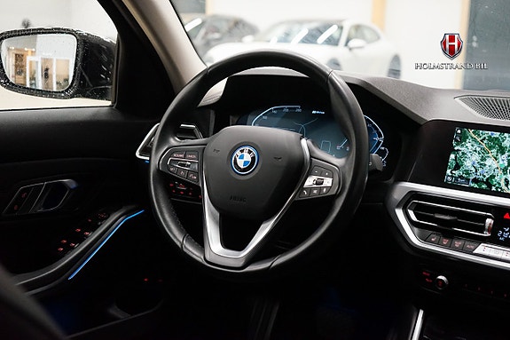 BMW 330e 13 of 23