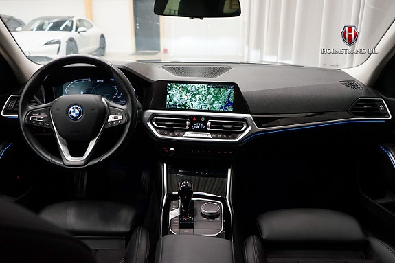 BMW 330e 12 of 23