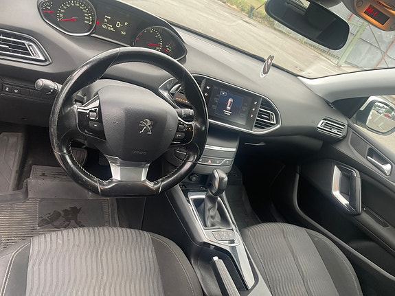Peugeot 308 3 of 6