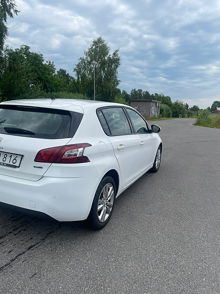Peugeot 308 4 of 6