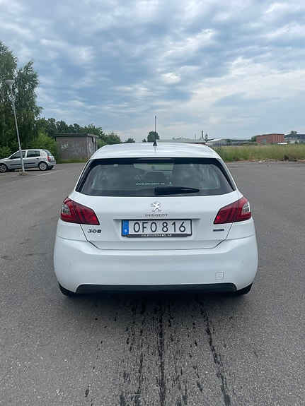 Peugeot 308 2 of 6