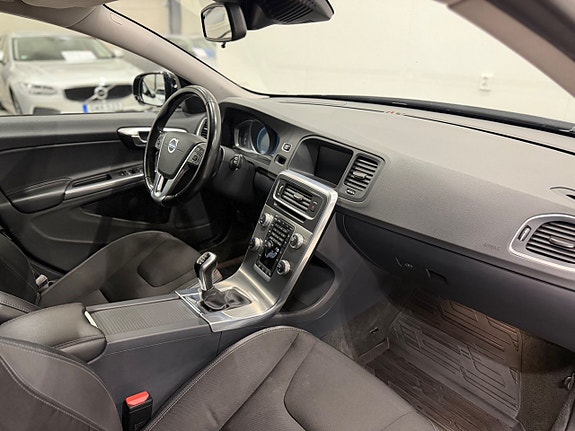 Volvo V60 Cross Country 12 of 27