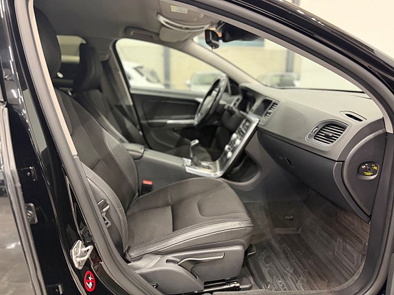 Volvo V60 Cross Country 13 of 27