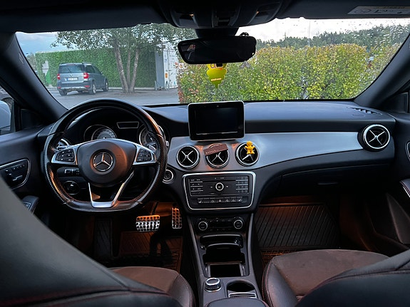 Mercedes-Benz CLA200 2 of 7