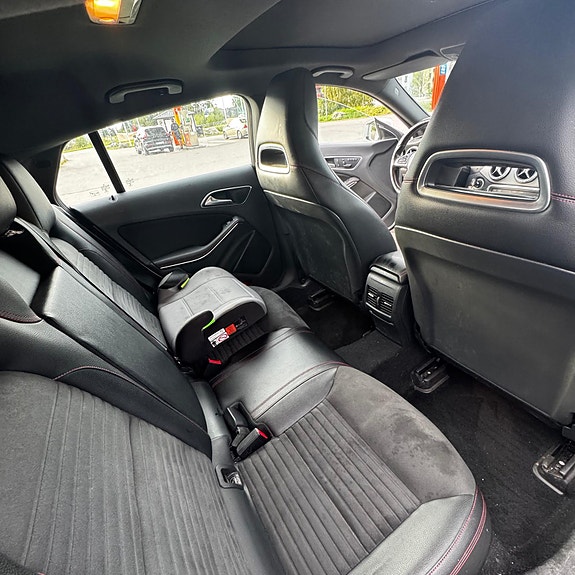 Mercedes-Benz CLA200 5 of 7