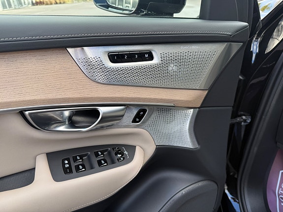 Volvo XC90 30 of 30