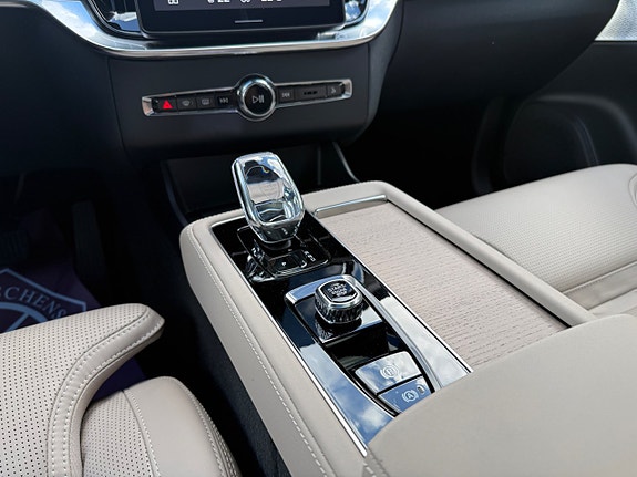 Volvo XC90 20 of 30