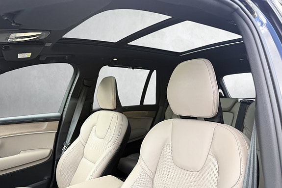 Volvo XC90 15 of 30