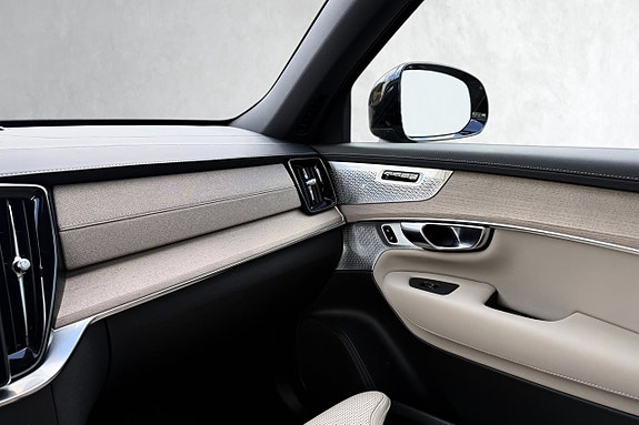 Volvo XC90 16 of 30