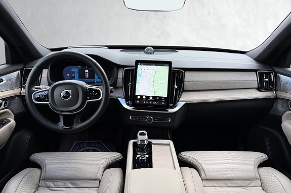 Volvo XC90 13 of 30