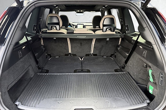 Volvo XC90 26 of 30