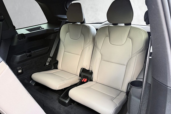 Volvo XC90 28 of 30