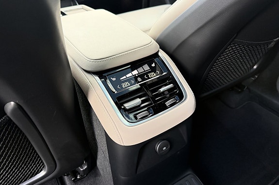 Volvo XC90 24 of 30