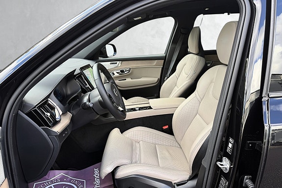 Volvo XC90 14 of 30
