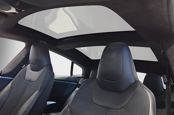 Tesla Model S 11 of 20