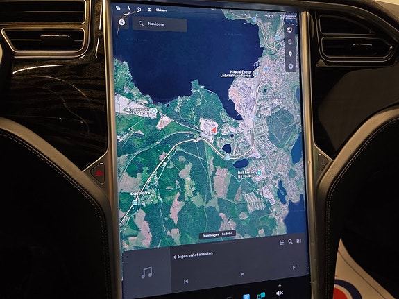Tesla Model S 16 of 20