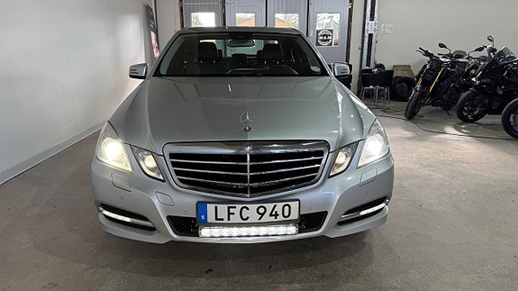 Mercedes-Benz E250 4 of 15