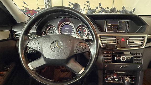 Mercedes-Benz E250 10 of 15