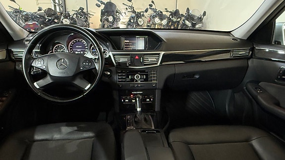 Mercedes-Benz E250 9 of 15