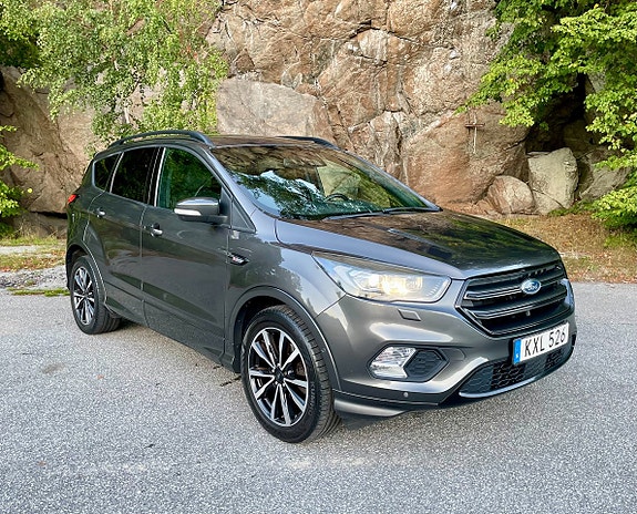Ford Kuga 2 of 8