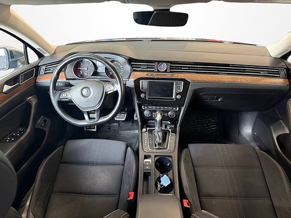 Volkswagen Passat Alltrack 9 of 13