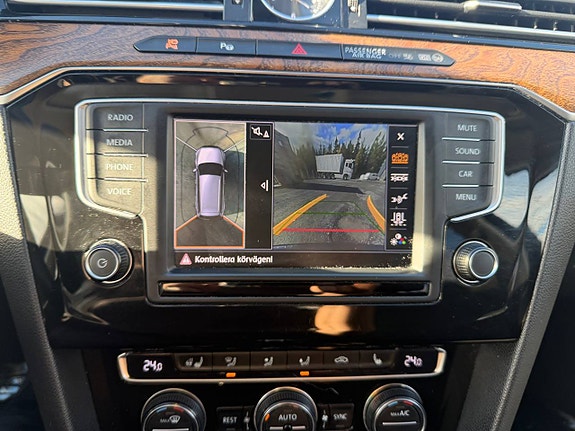 Volkswagen Passat Alltrack 11 of 13