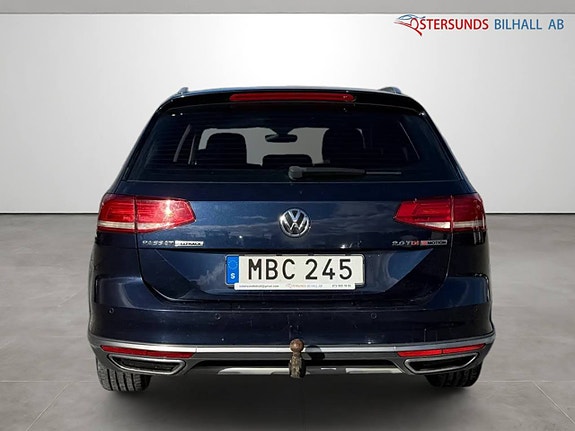 Volkswagen Passat Alltrack 5 of 13