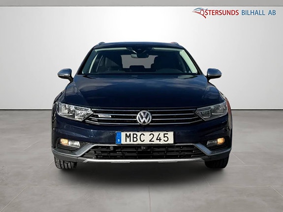 Volkswagen Passat Alltrack 2 of 13