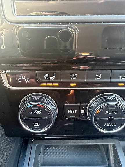 Volkswagen Passat Alltrack 12 of 13