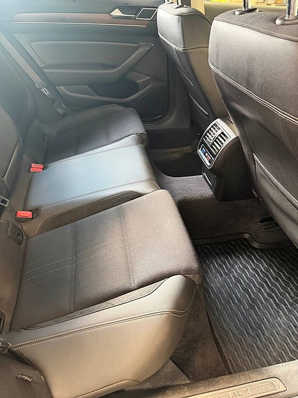 Volkswagen Passat Alltrack 10 of 13