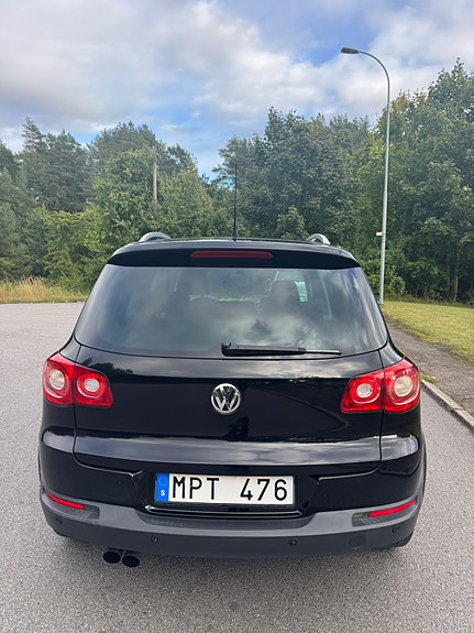 Volkswagen Tiguan 2 of 7