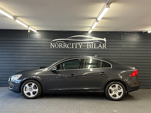 Volvo S60 2 of 12