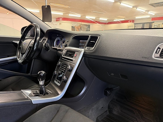 Volvo S60 10 of 12