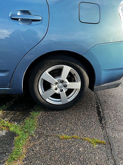Toyota Prius 5 of 12