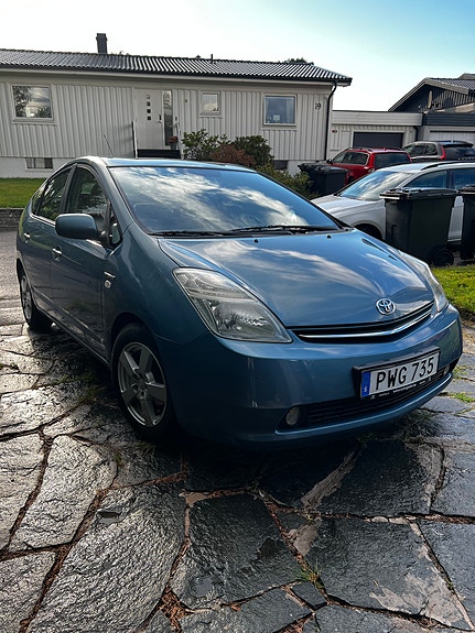 Toyota Prius 4 of 12
