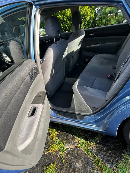 Toyota Prius 6 of 12