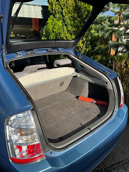 Toyota Prius 9 of 12
