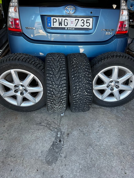 Toyota Prius 12 of 12