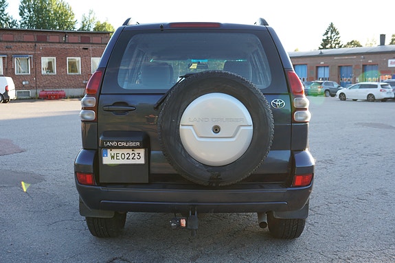 Toyota Land Cruiser 8 of 24