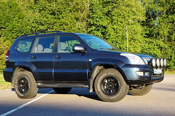 Toyota Land Cruiser 3 of 24