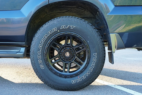 Toyota Land Cruiser 7 of 24