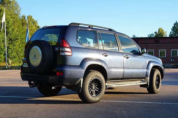 Toyota Land Cruiser 4 of 24