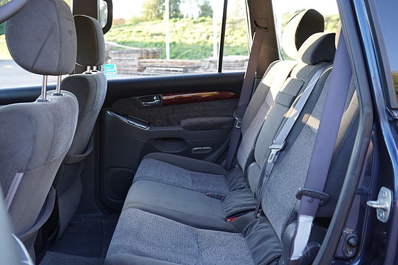 Toyota Land Cruiser 12 of 24