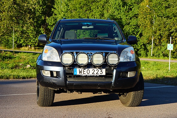 Toyota Land Cruiser 2 of 24