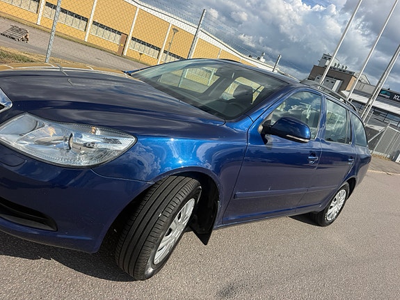 Skoda Octavia 3 of 10