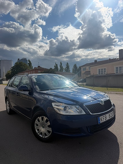 Skoda Octavia 2 of 10