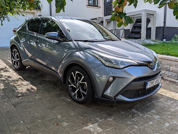 Toyota C-HR 3 of 8
