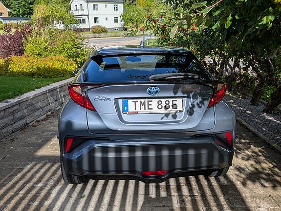 Toyota C-HR 4 of 8