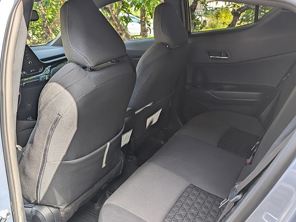Toyota C-HR 6 of 8