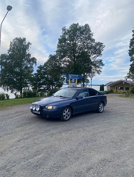 Volvo S60 2 of 5